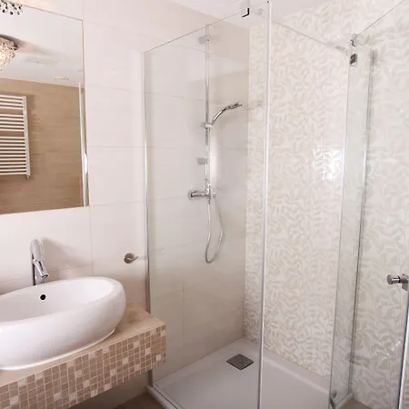 Silver Apartment *